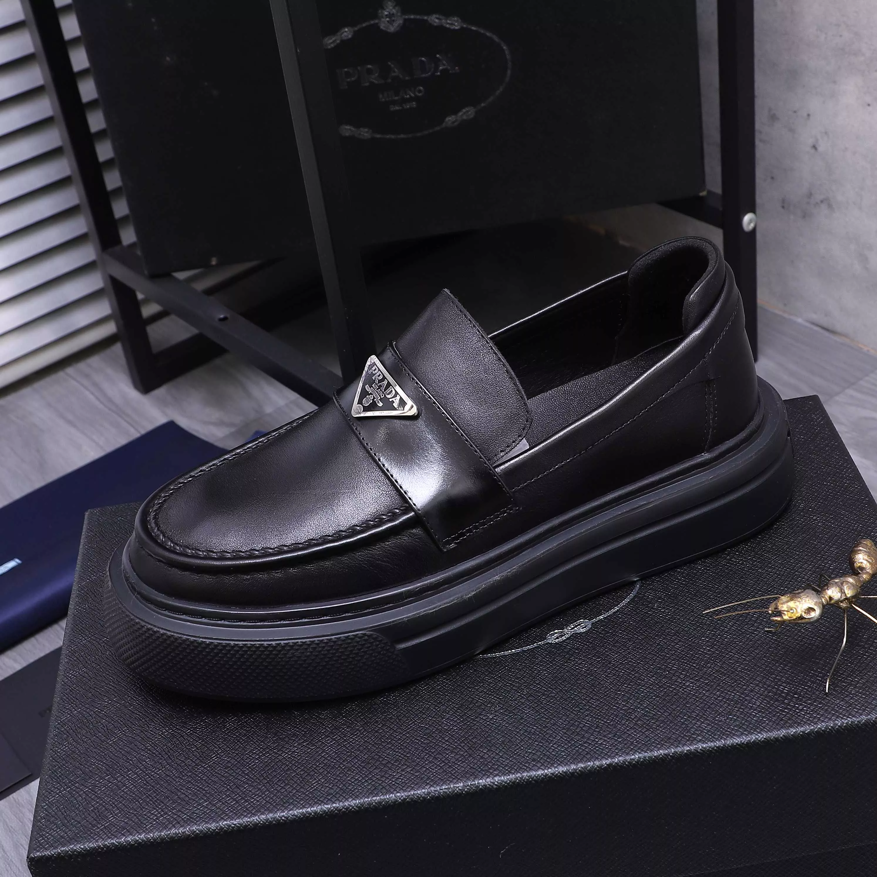 Timeless 3939 Prada Leather Shoes For Men