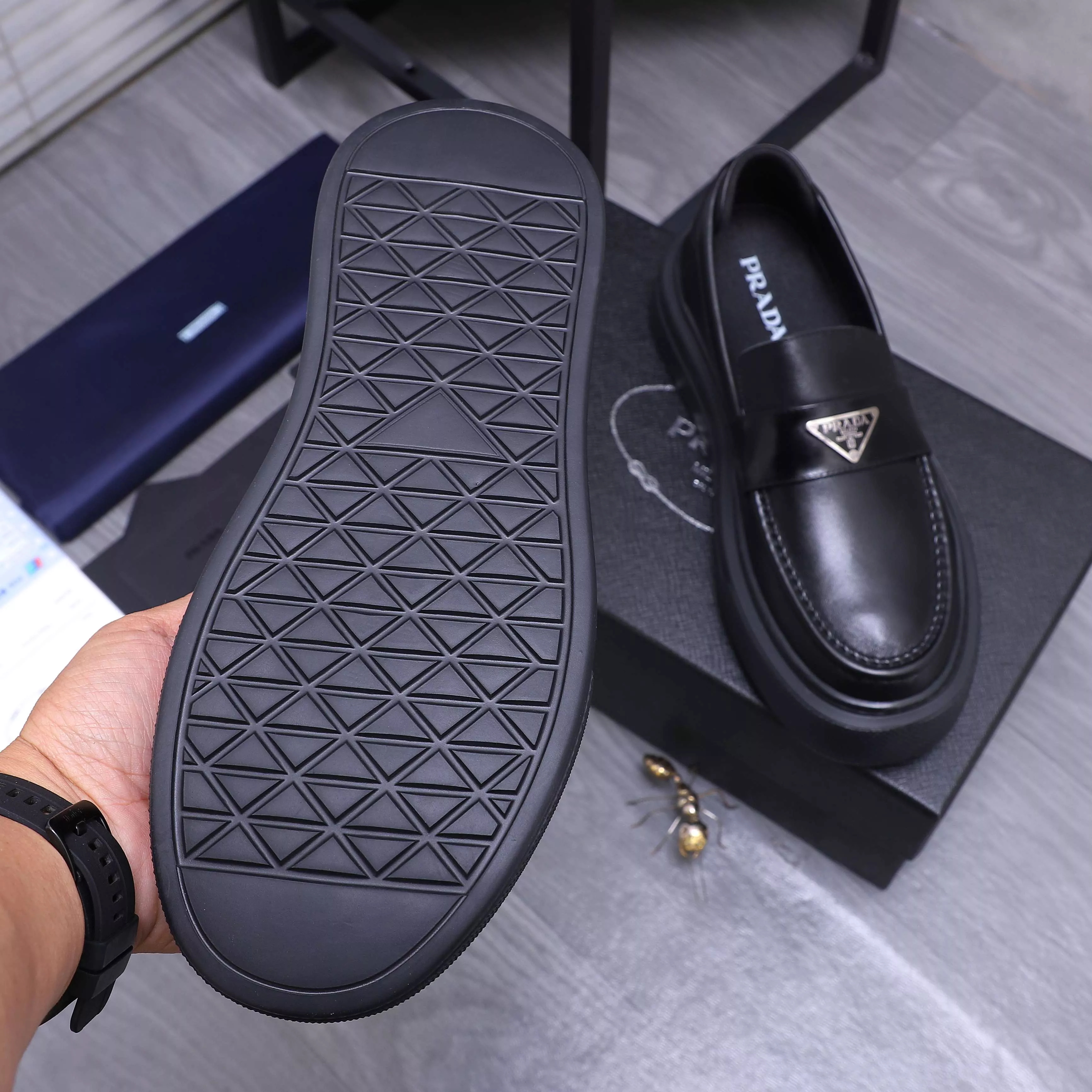 Timeless 3939 Prada Leather Shoes For Men