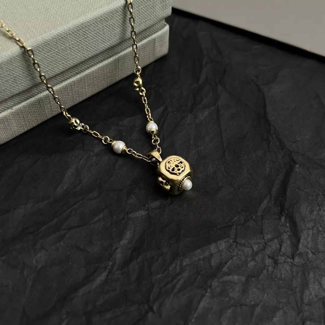 Timeless 4466 Alexander McQueen Necklaces