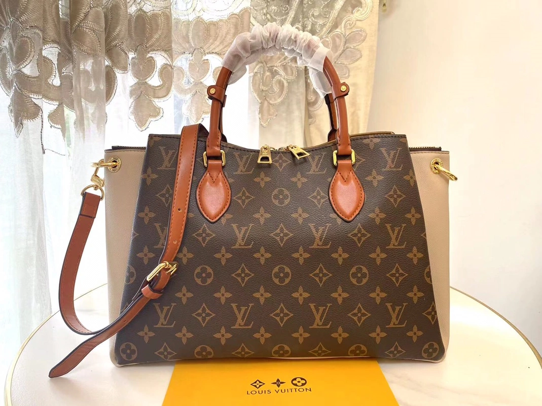 Timeless 4533 Louis Vuitton AAA Quality Handbags For Women