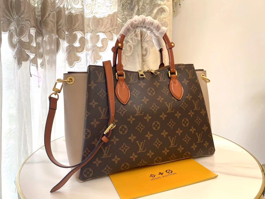 Timeless 4533 Louis Vuitton AAA Quality Handbags For Women