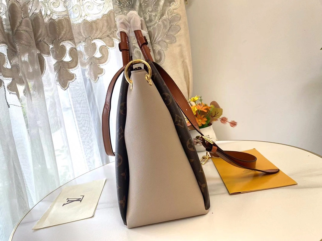 Timeless 4533 Louis Vuitton AAA Quality Handbags For Women