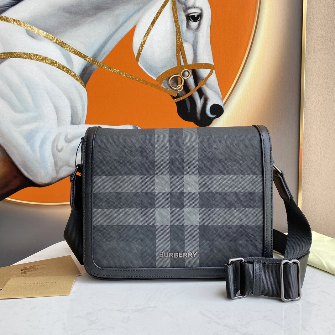 Timeless 4702 Burberry AAA Man Messenger Bags