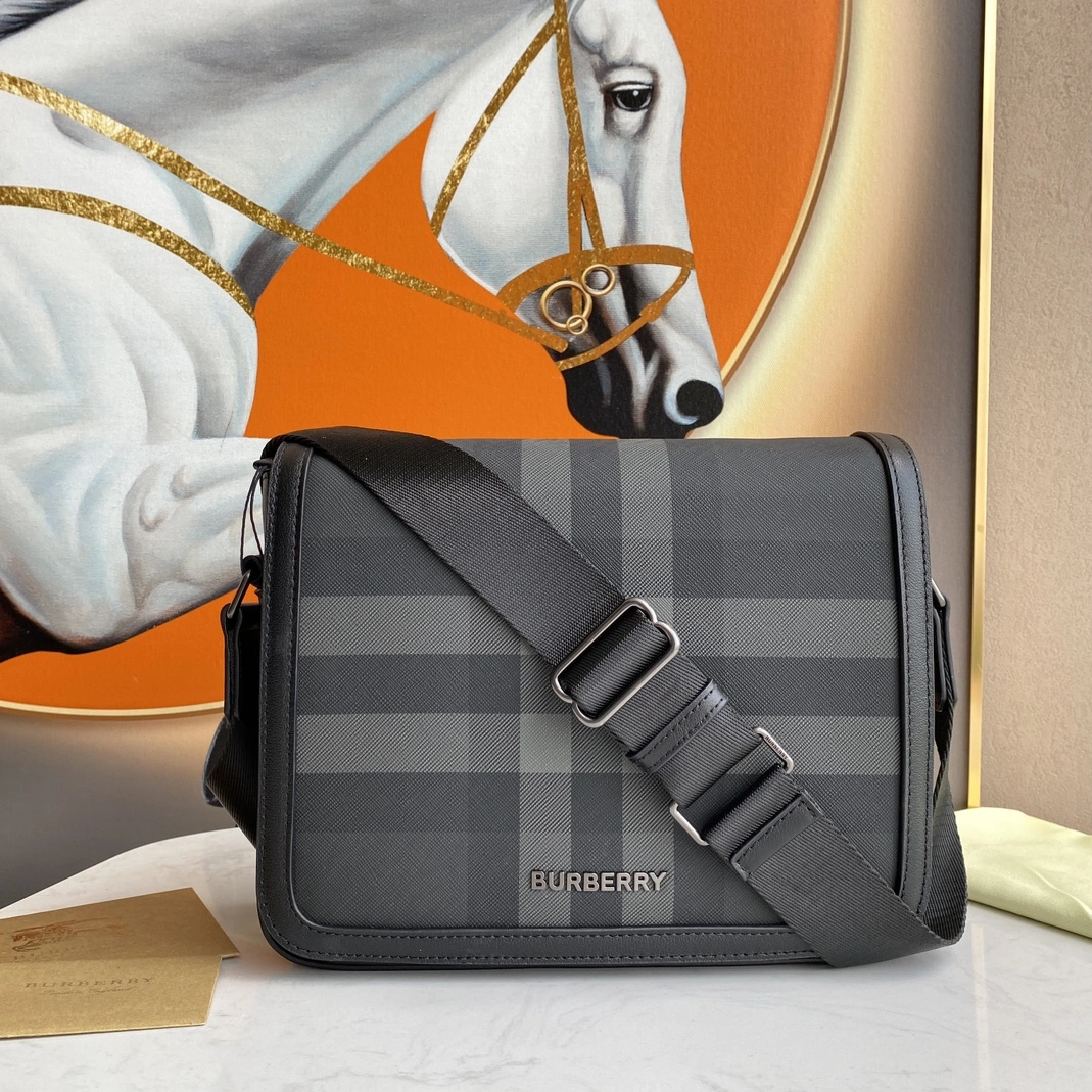 Timeless 4702 Burberry AAA Man Messenger Bags