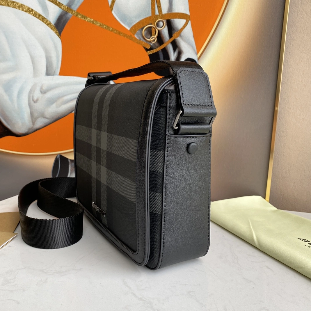 Timeless 4702 Burberry AAA Man Messenger Bags