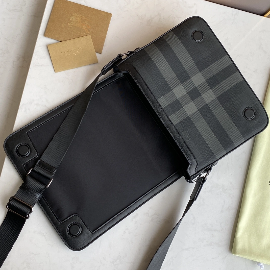 Timeless 4702 Burberry AAA Man Messenger Bags