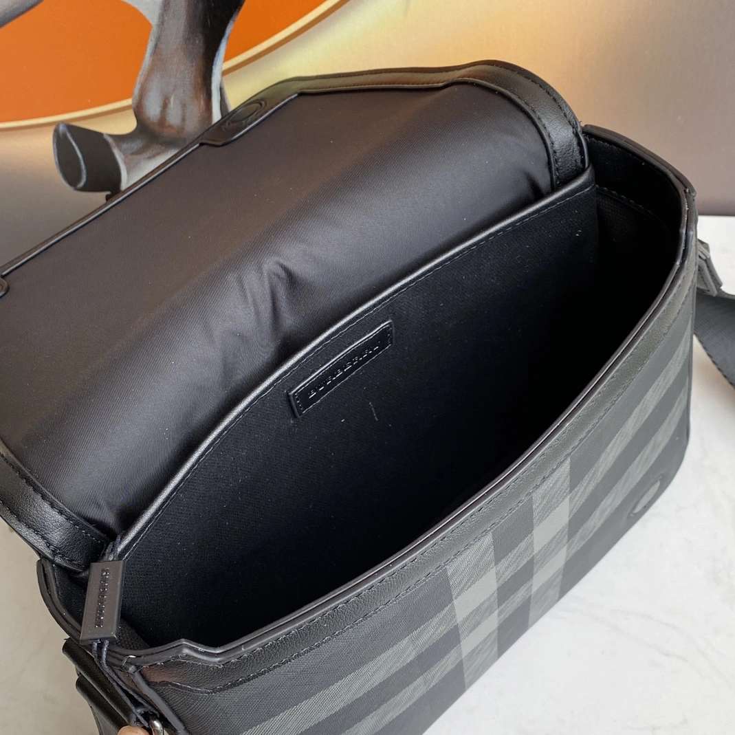 Timeless 4702 Burberry AAA Man Messenger Bags