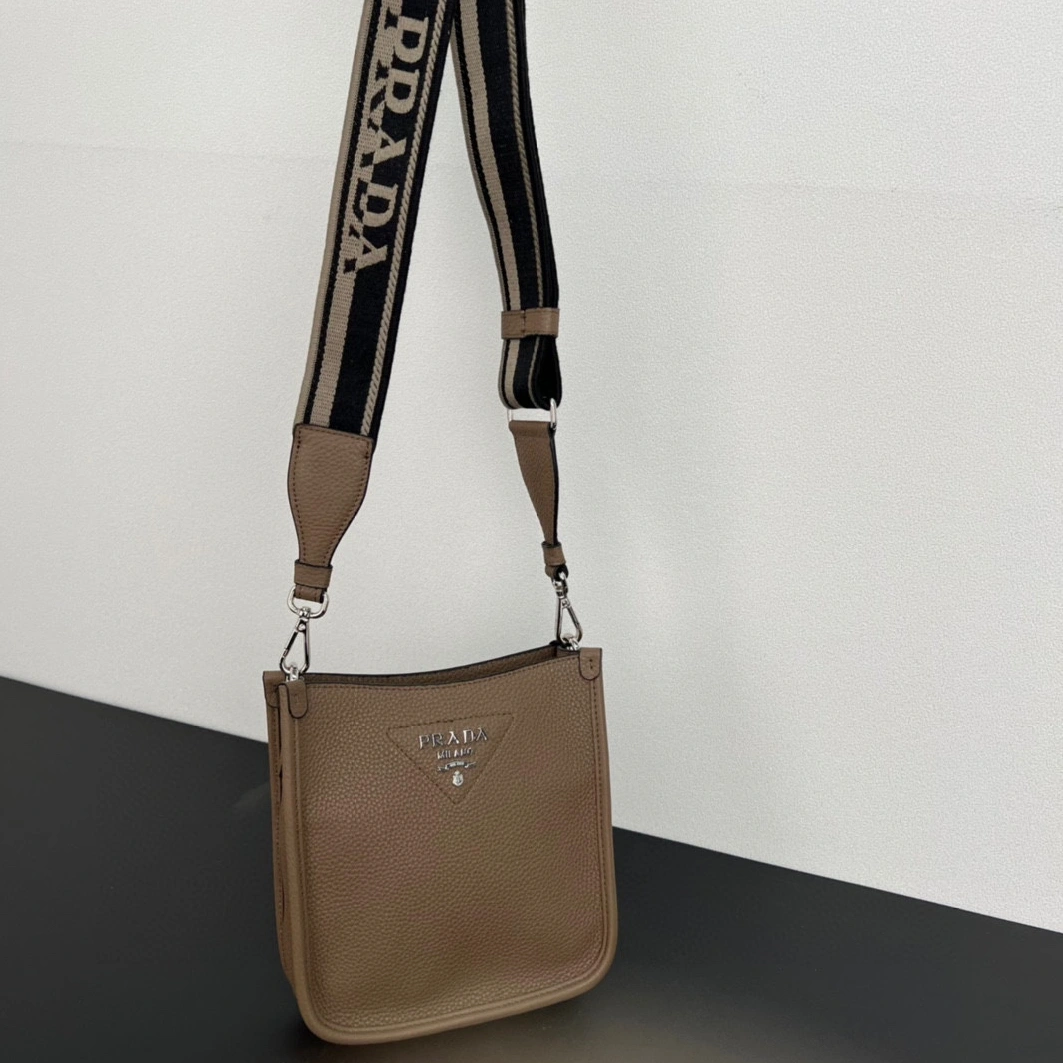 Timeless 474 Prada AAA Quality Messenger Bags For Women