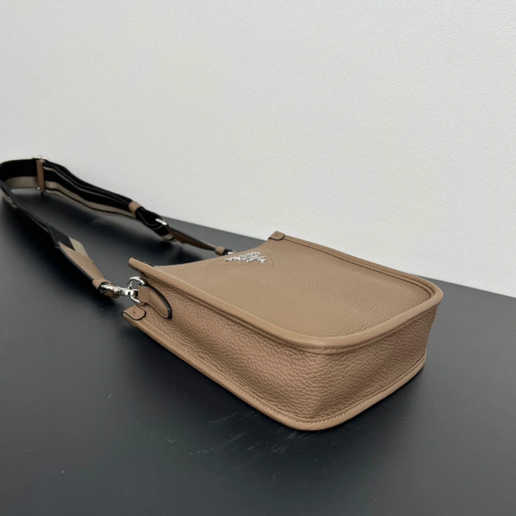 Timeless 474 Prada AAA Quality Messenger Bags For Women