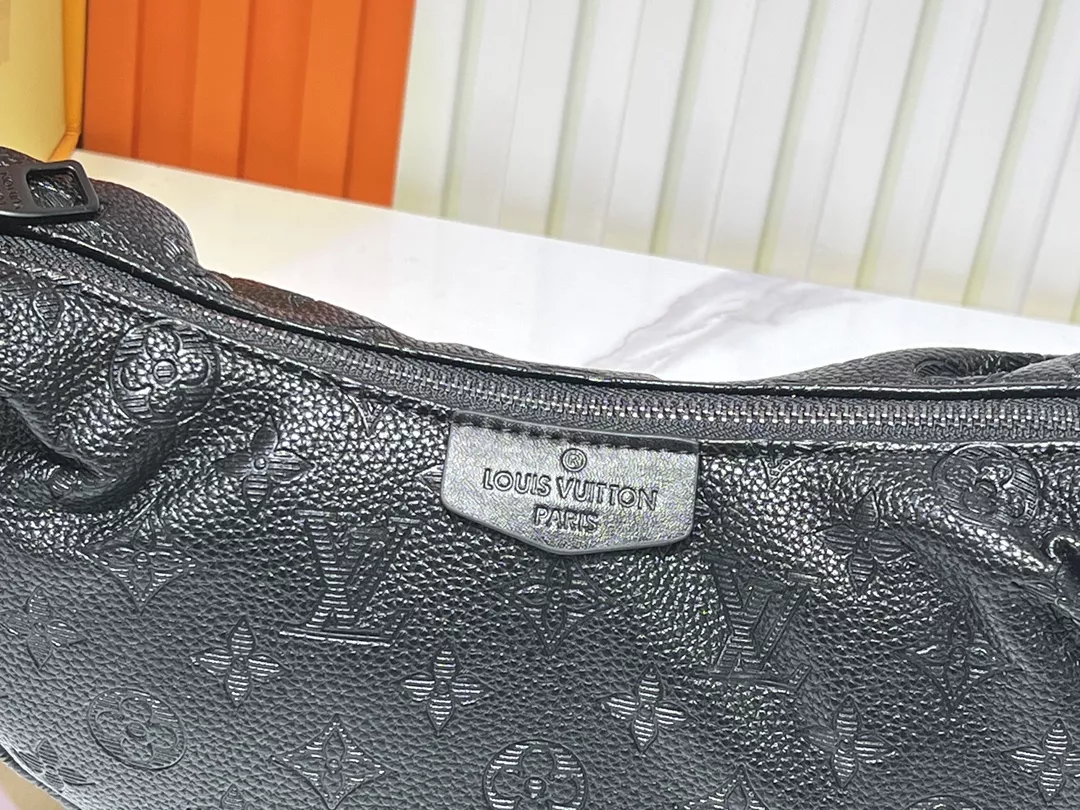 Timeless 4979 Louis Vuitton AAA Quality Messenger Bags For Women