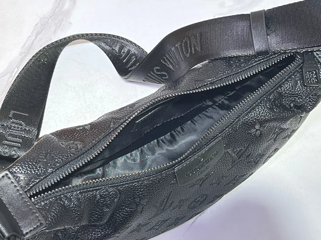 Timeless 4979 Louis Vuitton AAA Quality Messenger Bags For Women