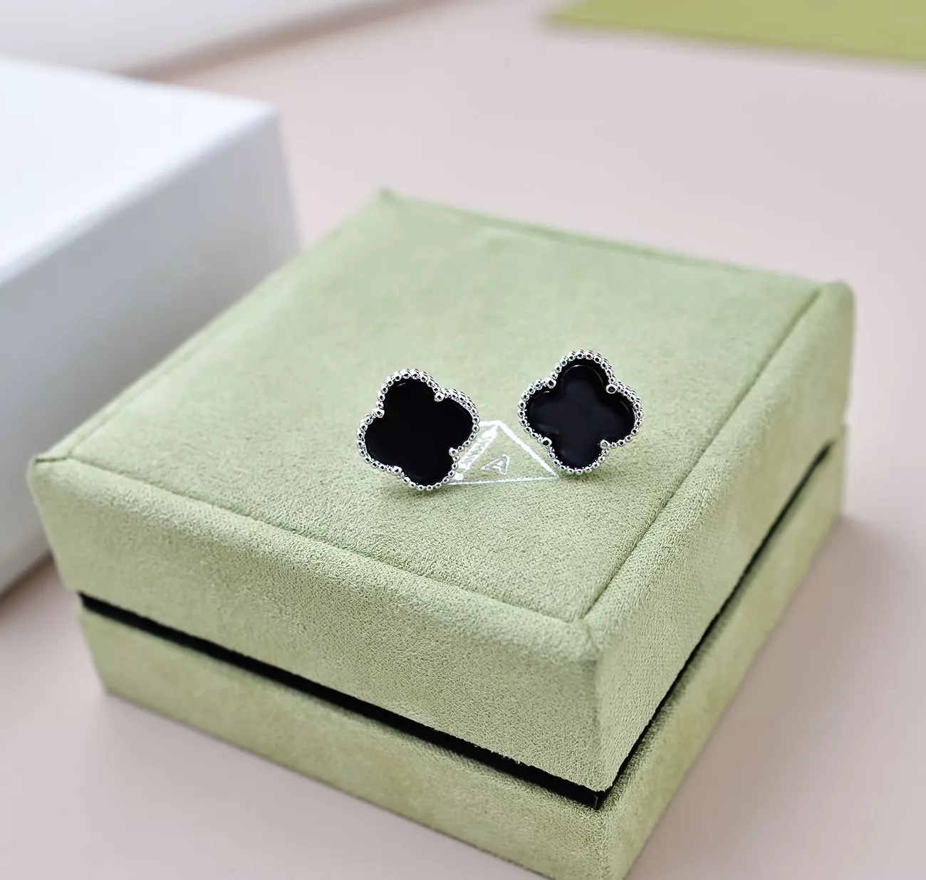 Timeless 5072 Van Cleef & Arpels Earrings For Women