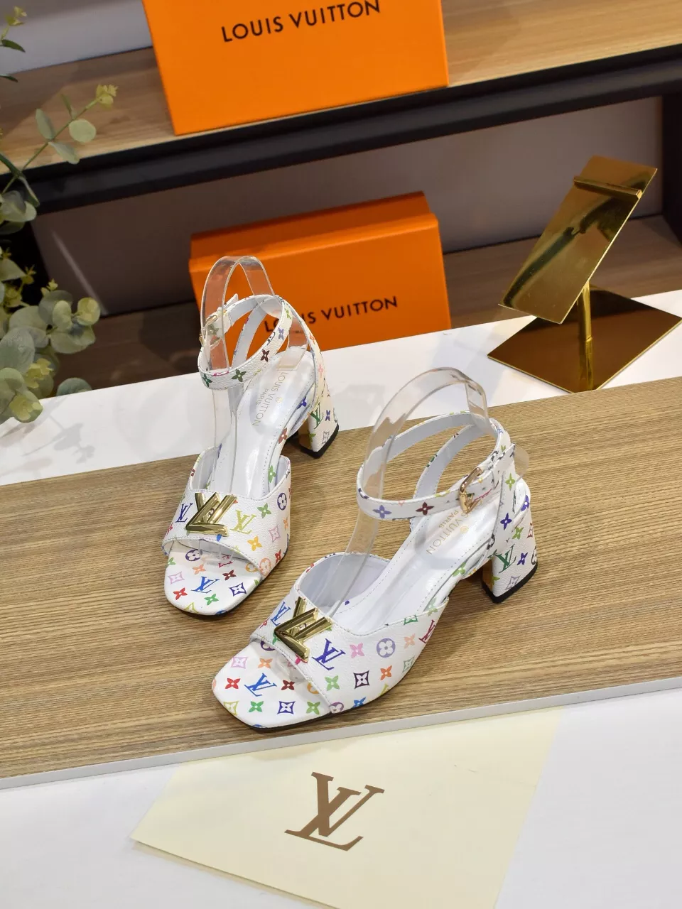 Timeless 5529 Louis Vuitton Sandal For Women