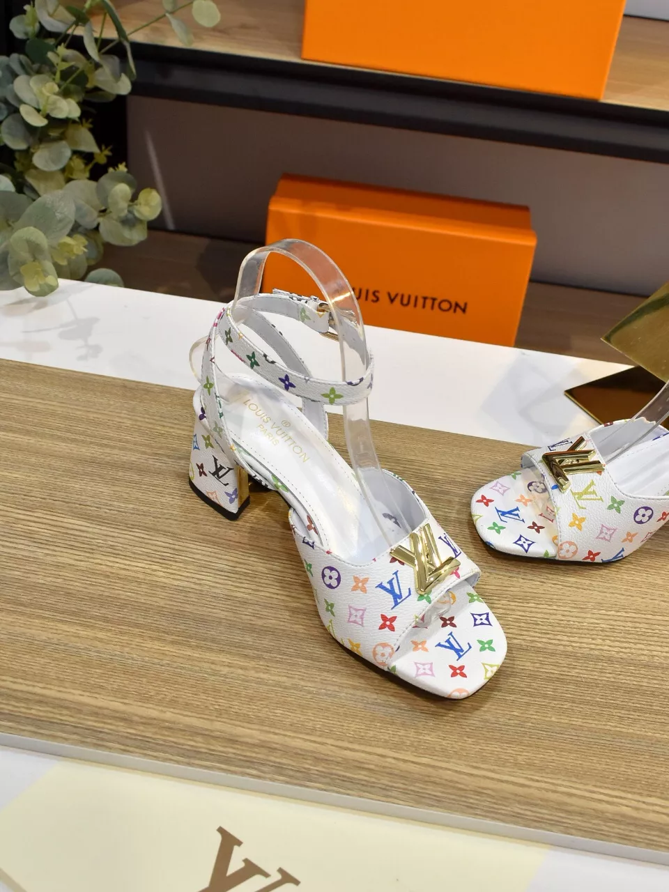 Timeless 5529 Louis Vuitton Sandal For Women
