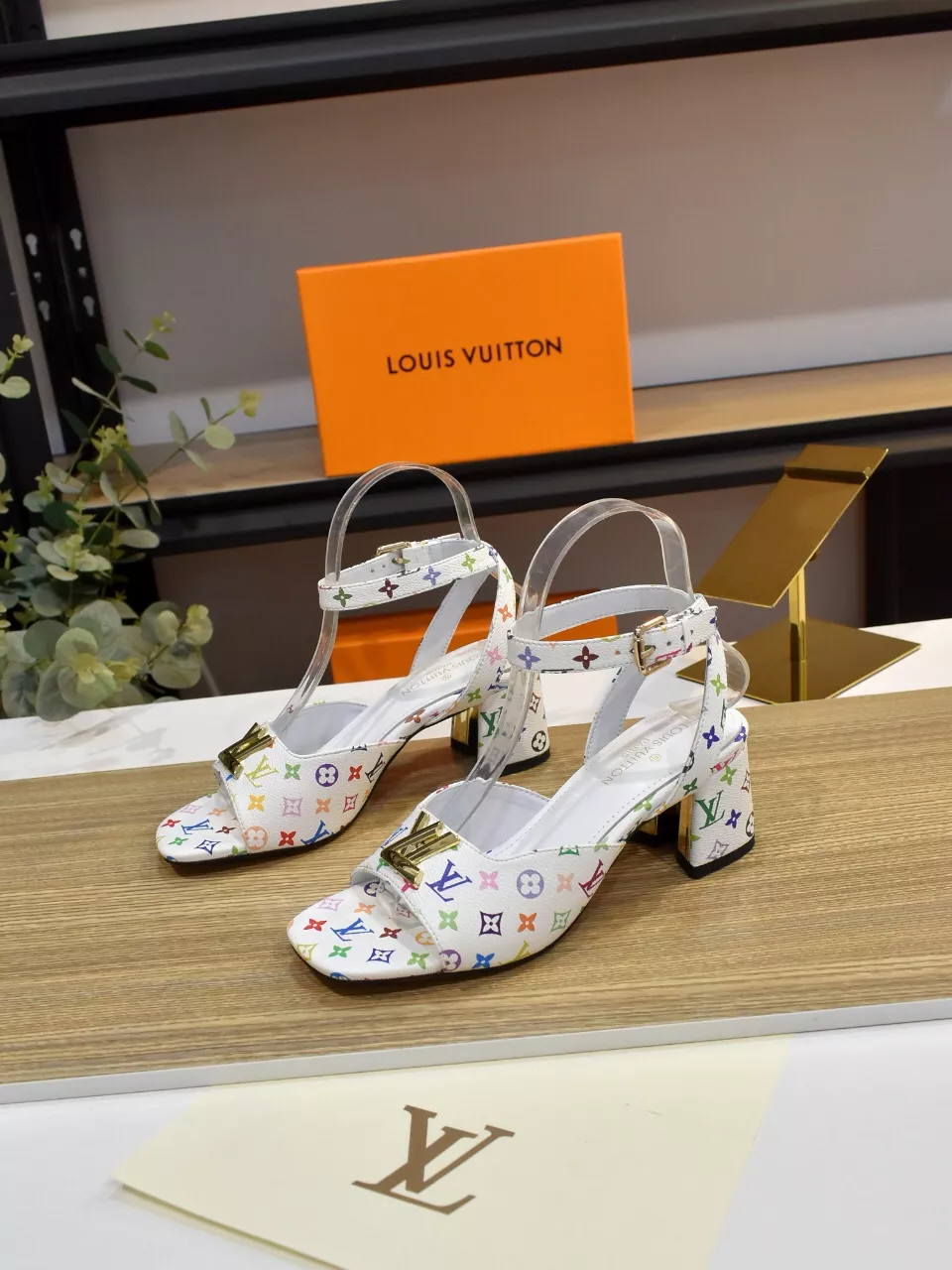Timeless 5529 Louis Vuitton Sandal For Women