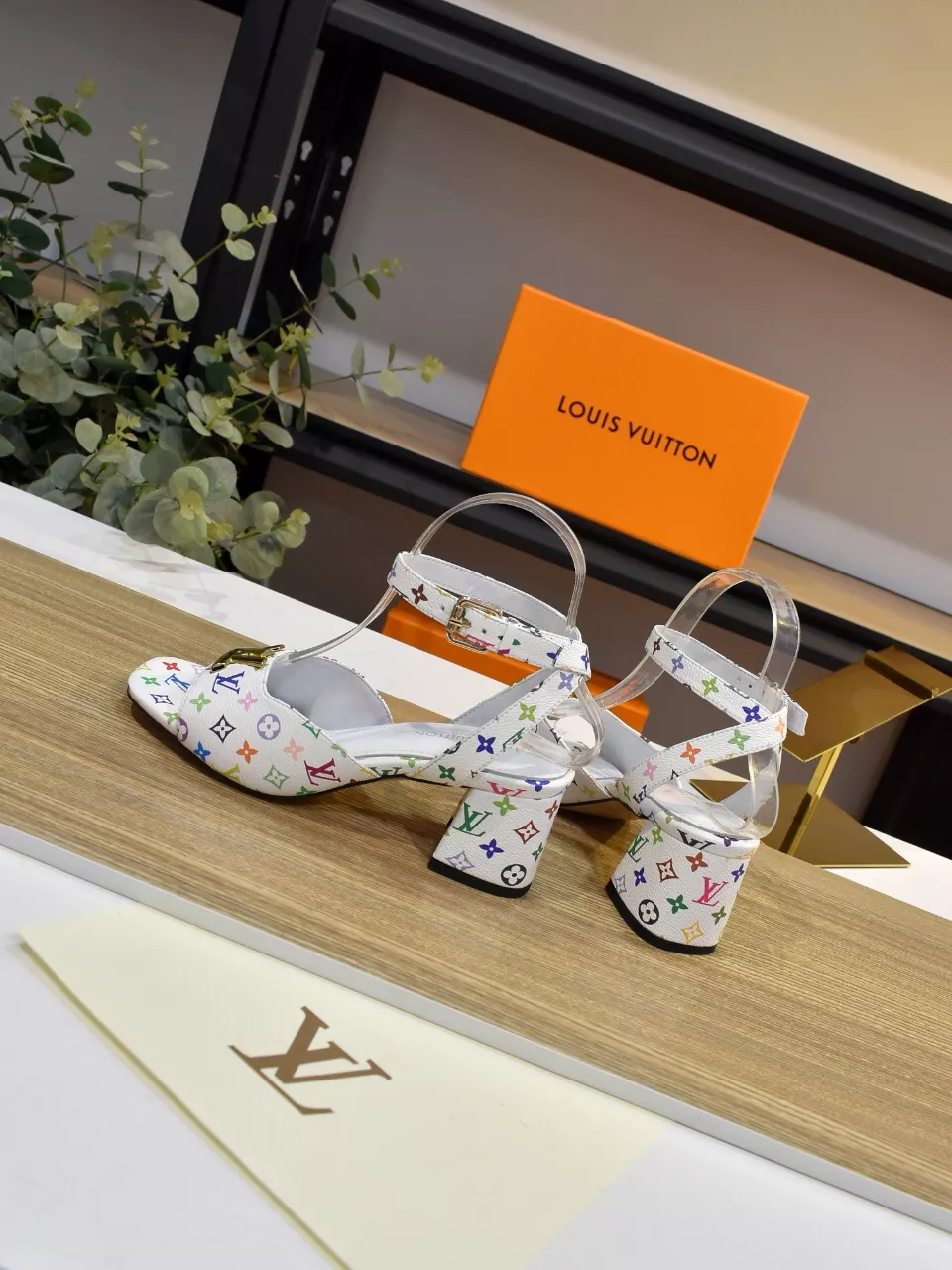 Timeless 5529 Louis Vuitton Sandal For Women