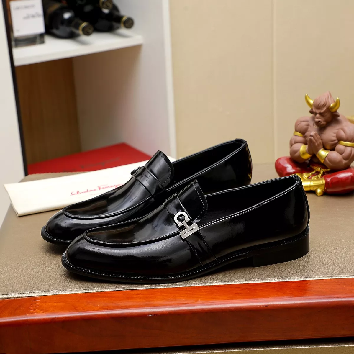 Timeless 562 Salvatore Ferragamo Leather Shoes For Men
