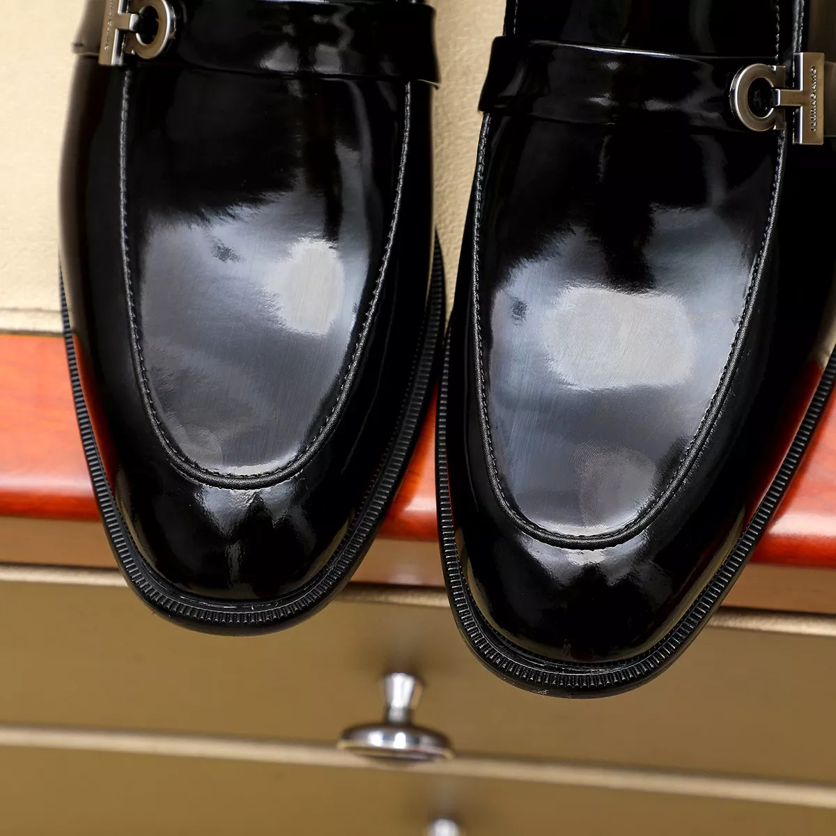 Timeless 562 Salvatore Ferragamo Leather Shoes For Men