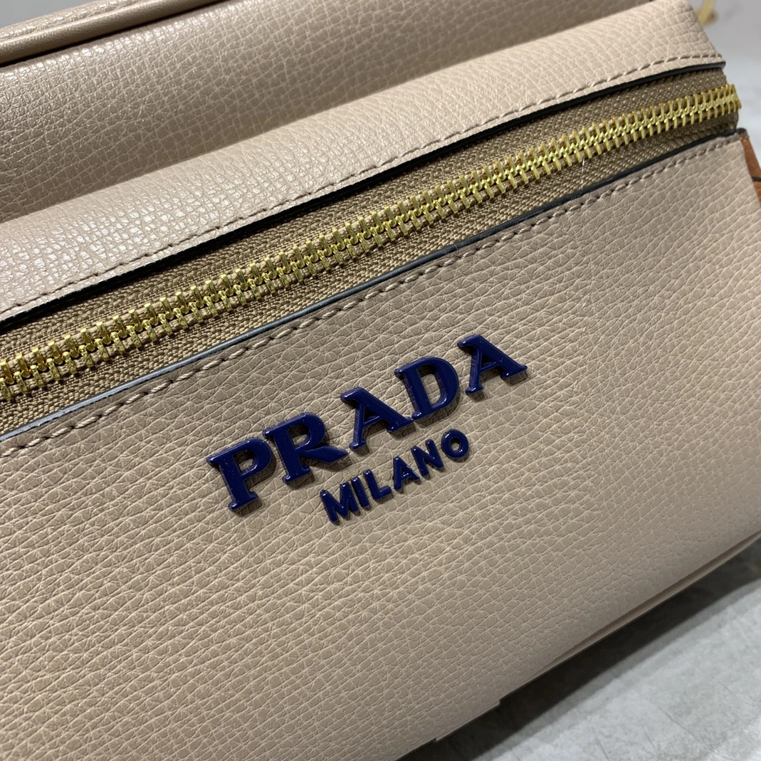 Timeless 5626 Prada AAA Quality Messenger Bags For Women