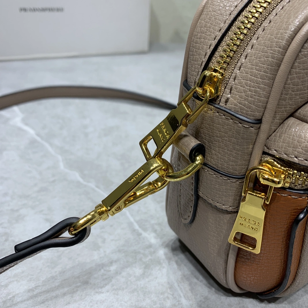 Timeless 5626 Prada AAA Quality Messenger Bags For Women
