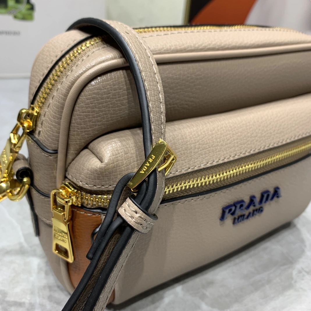 Timeless 5626 Prada AAA Quality Messenger Bags For Women