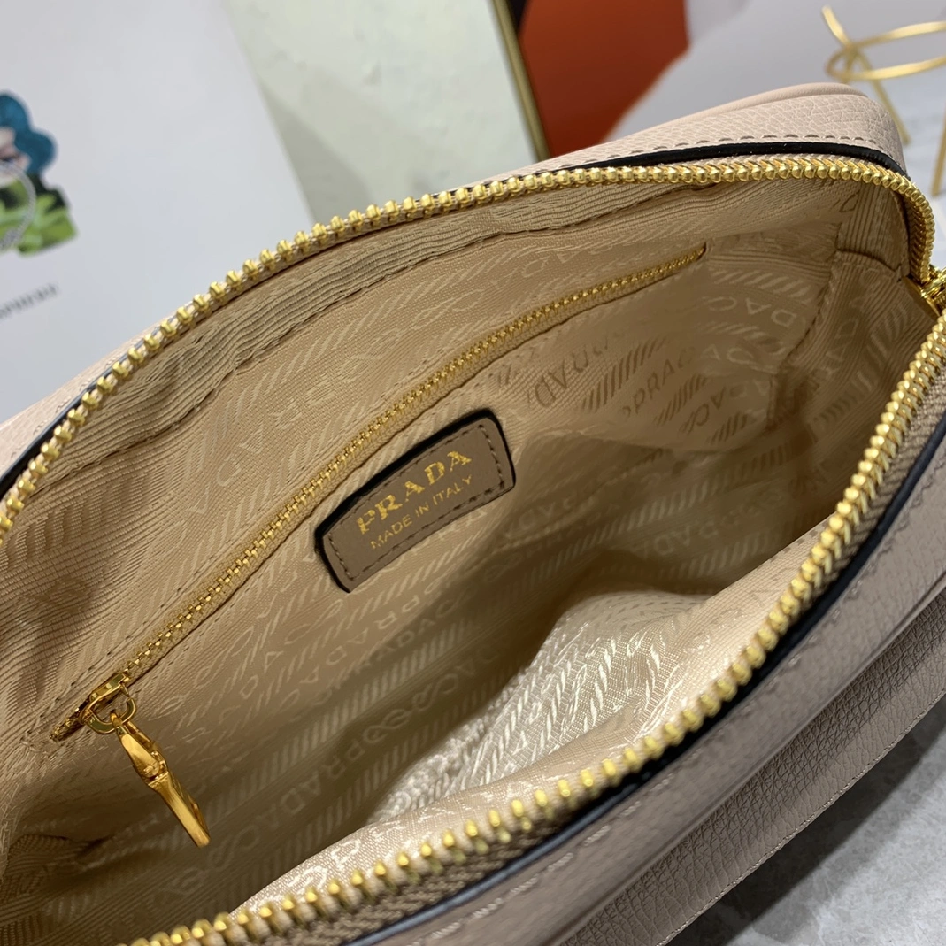 Timeless 5626 Prada AAA Quality Messenger Bags For Women