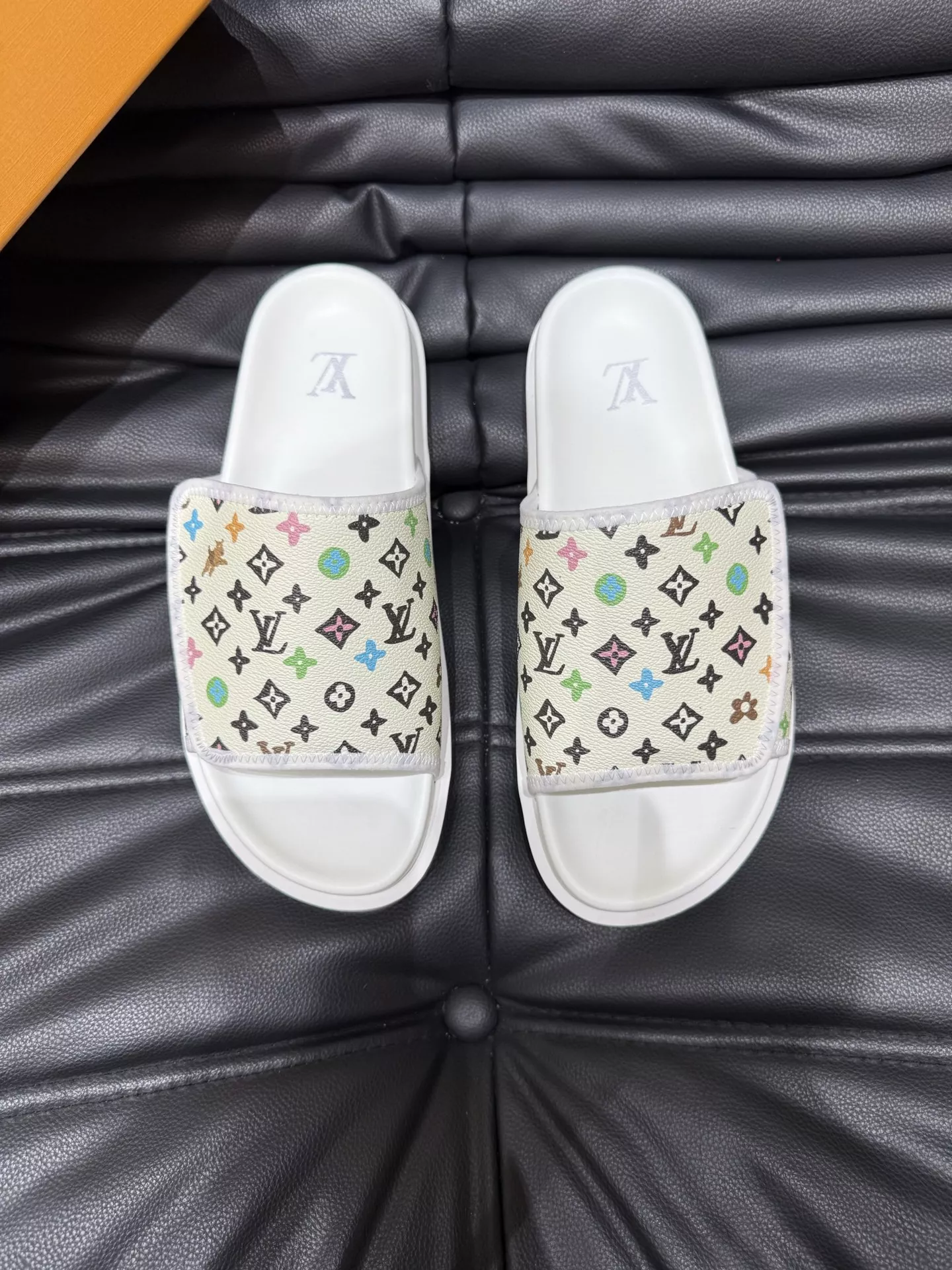 Timeless 5927 Louis Vuitton Slippers For Men
