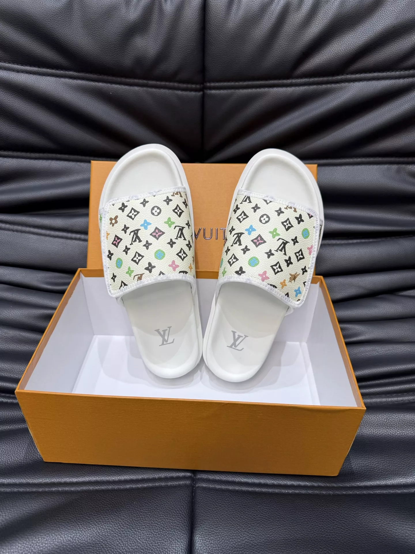 Timeless 5927 Louis Vuitton Slippers For Men