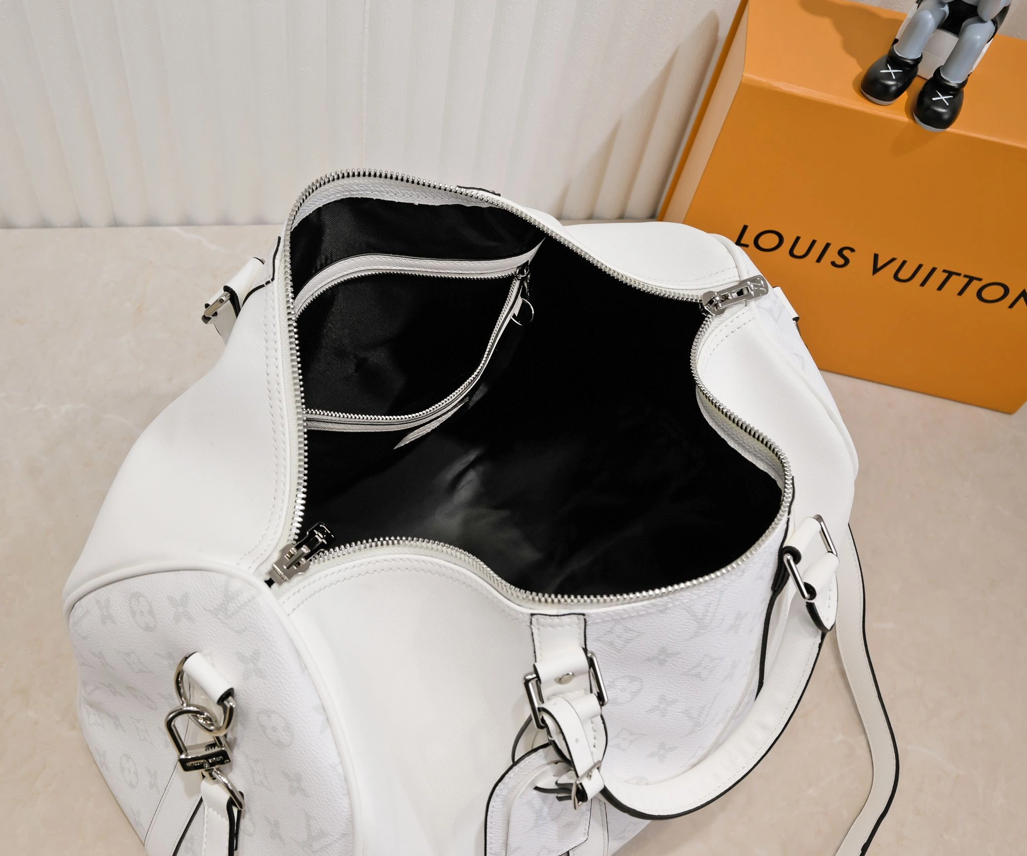 Timeless 621 Louis Vuitton Travel Bags