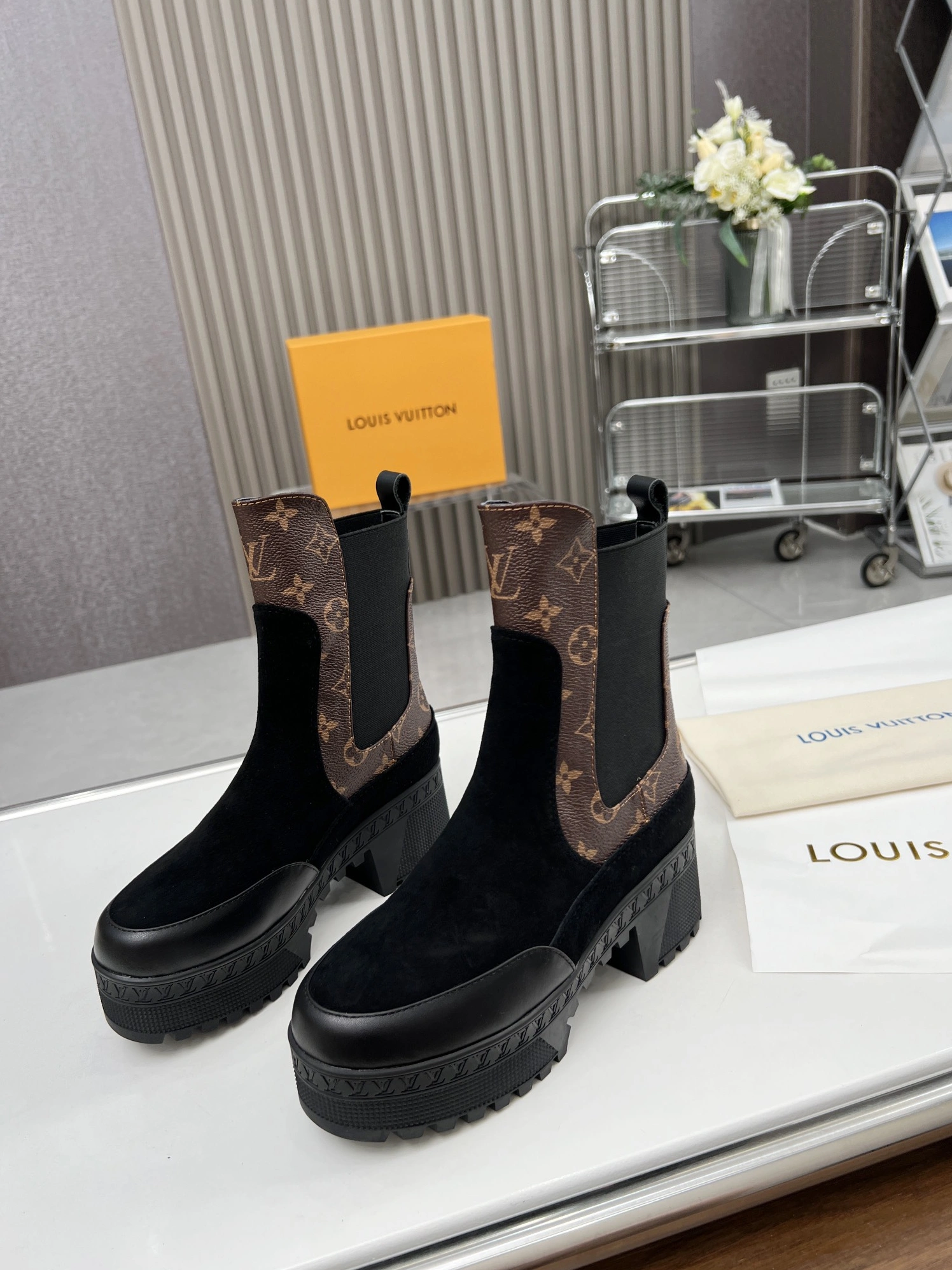 Timeless 650 Louis Vuitton Boots For Women