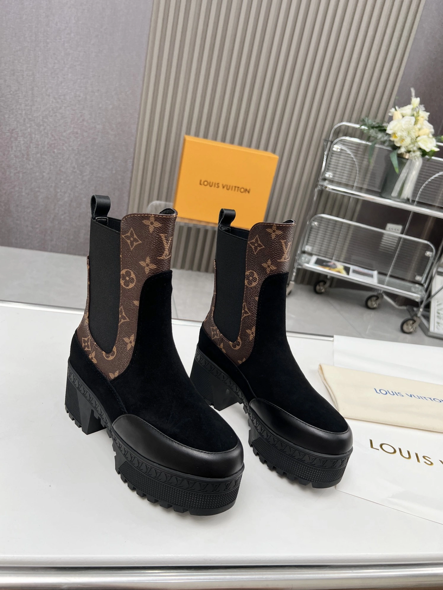 Timeless 650 Louis Vuitton Boots For Women