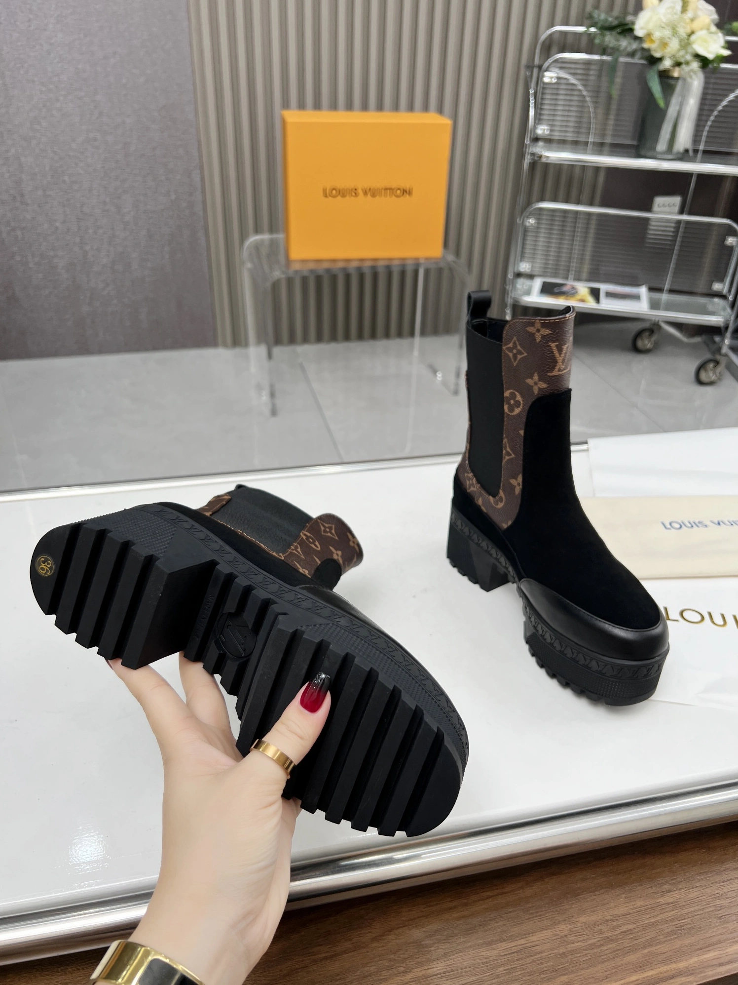 Timeless 650 Louis Vuitton Boots For Women