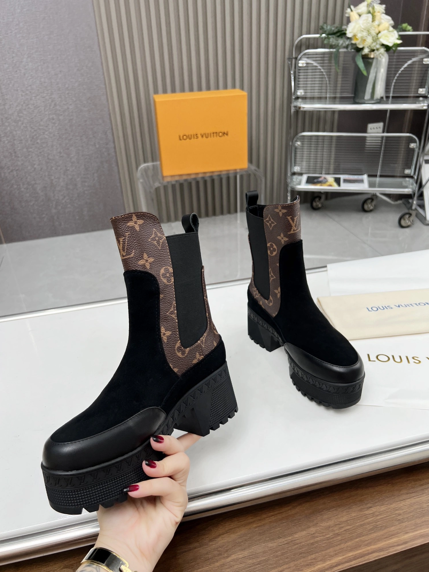 Timeless 650 Louis Vuitton Boots For Women