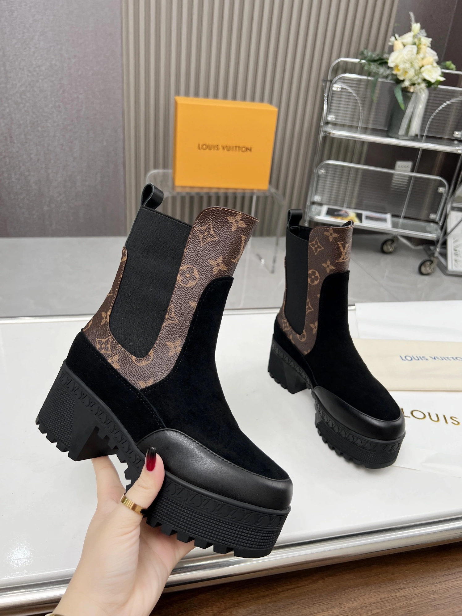 Timeless 650 Louis Vuitton Boots For Women
