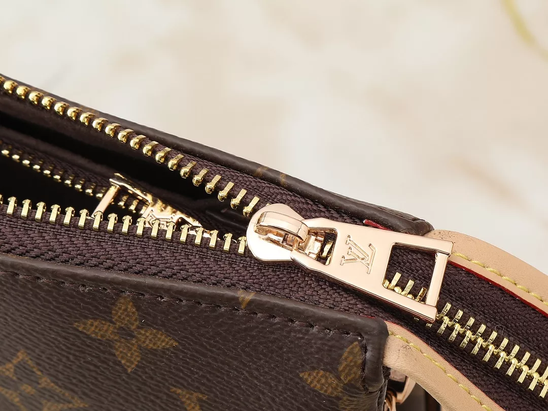 Timeless 7188 Louis Vuitton Messenger Bags For Women