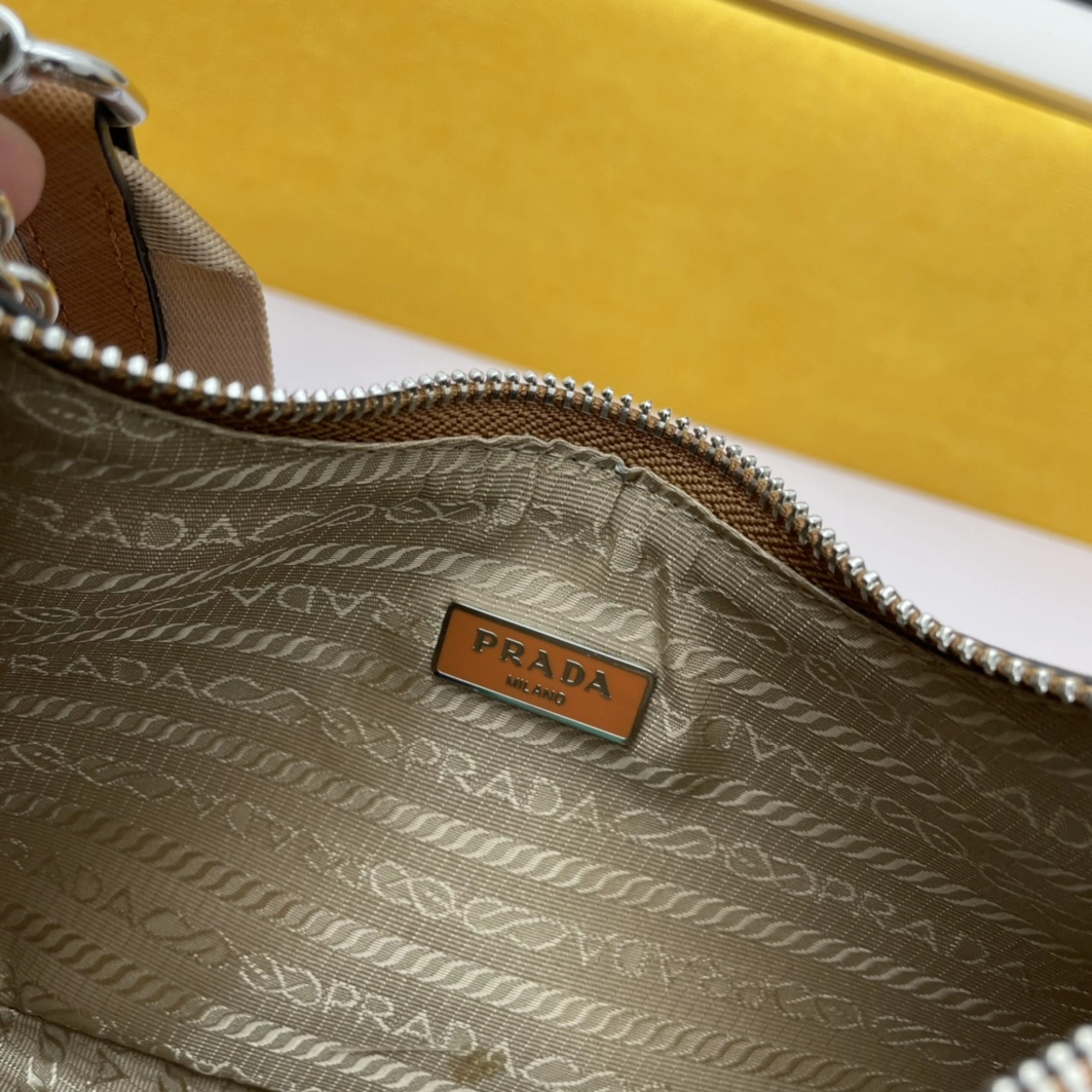 Timeless 7538 Prada AAA Quality Messenger Bags For Women