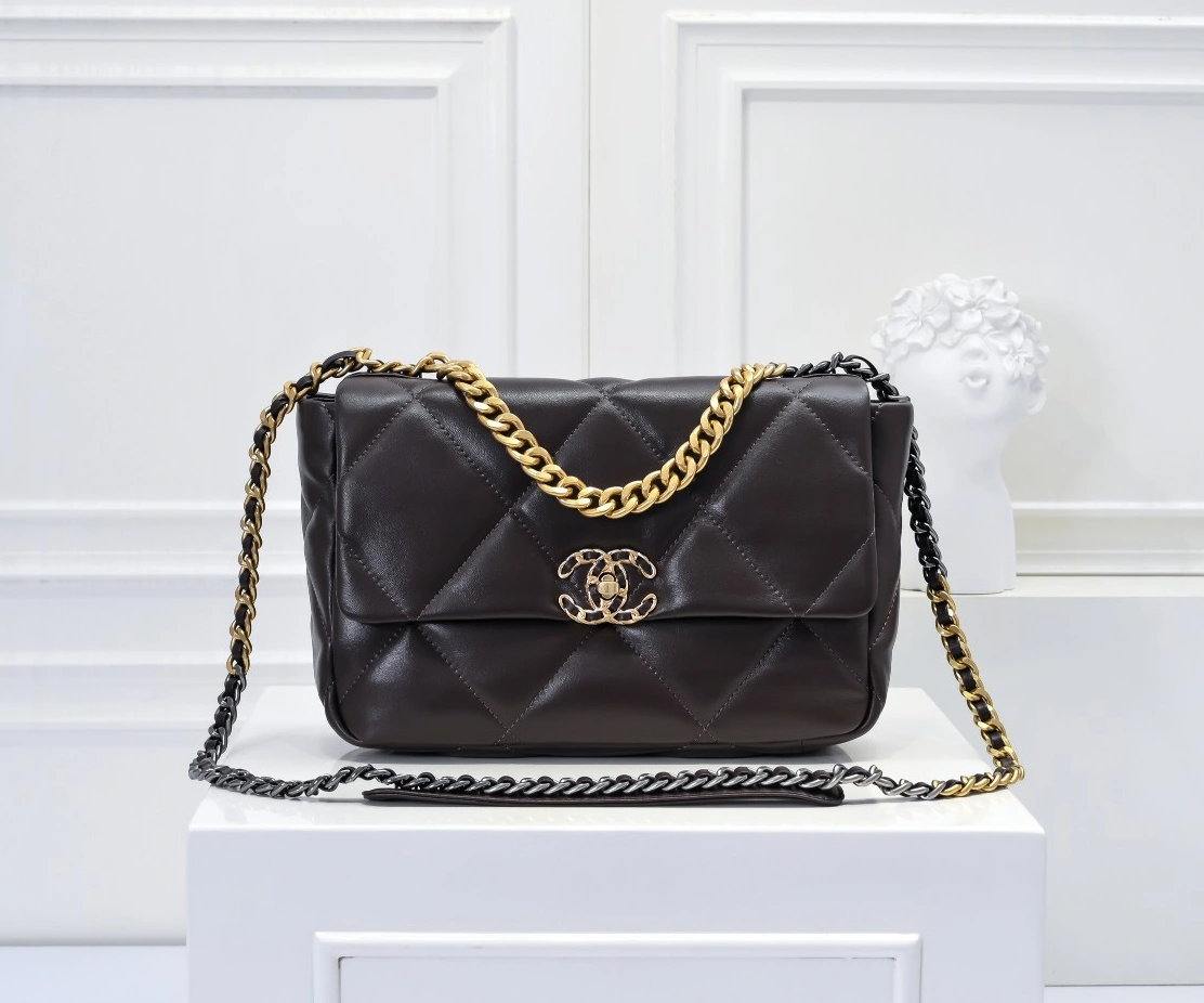 Timeless 8277 Chanel AAA Quality Messenger Bags