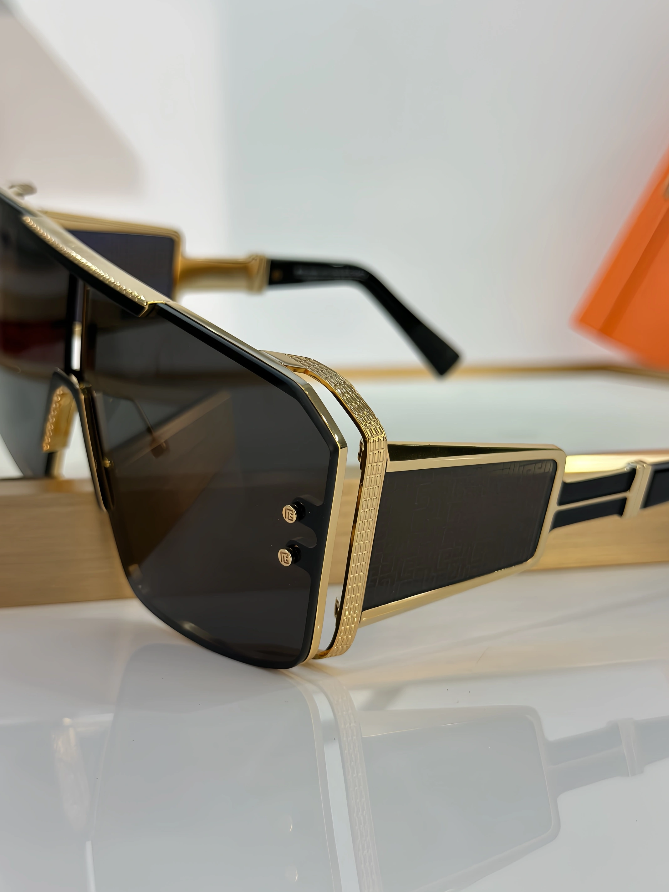 Timeless 8906 Balmain AAA Quality Sunglasses