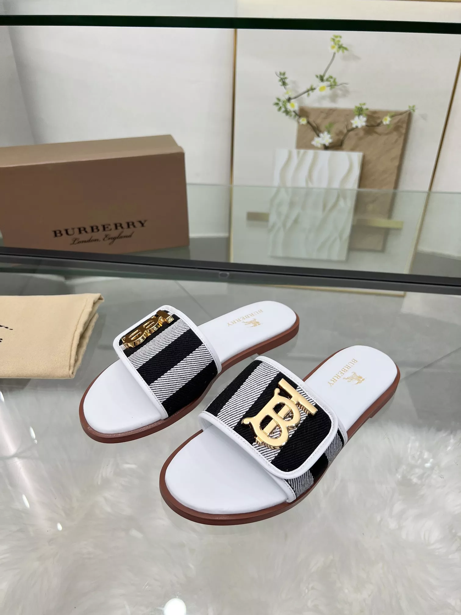 Timeless 9196 Burberry Slippers For Women