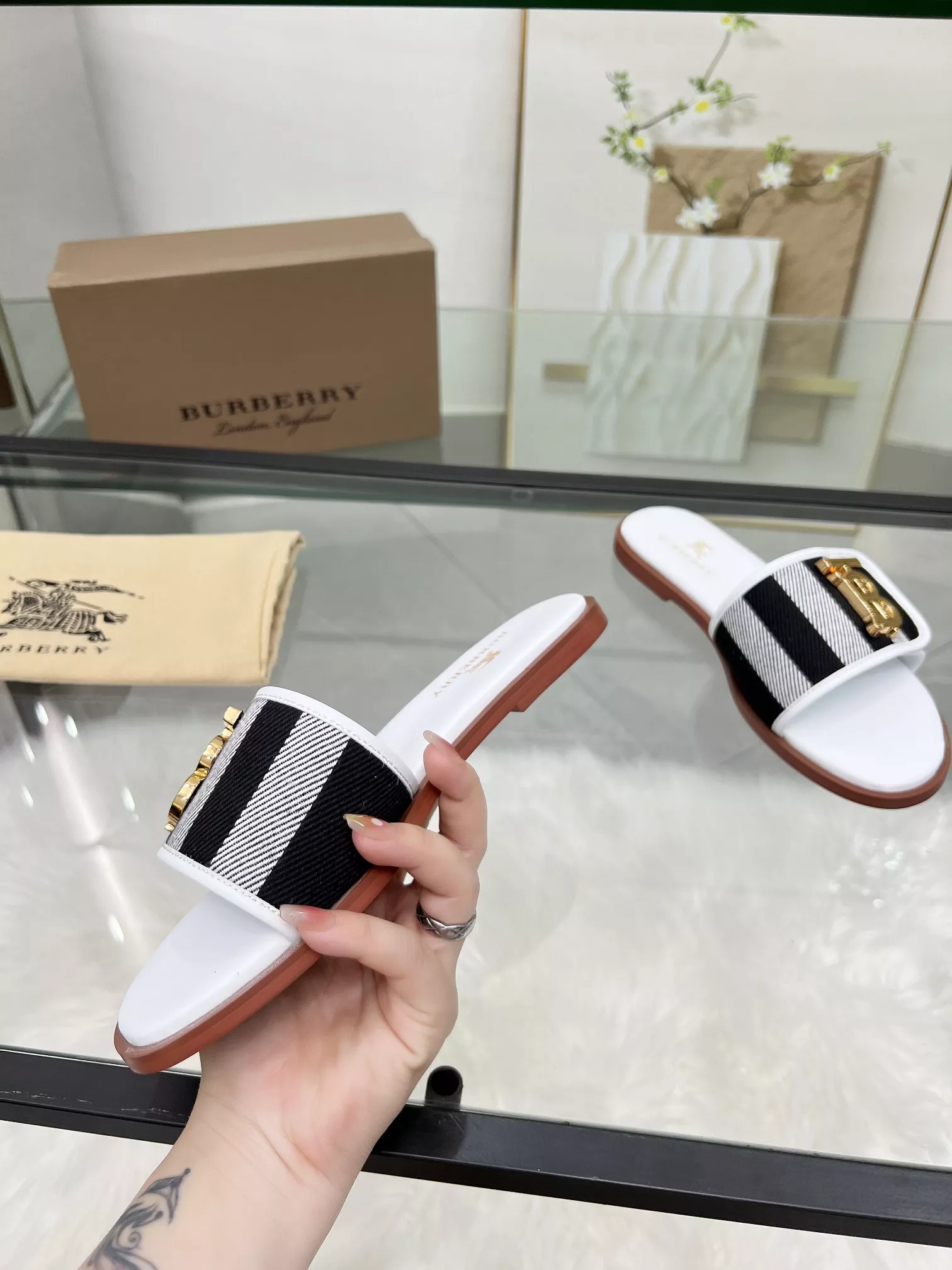 Timeless 9196 Burberry Slippers For Women