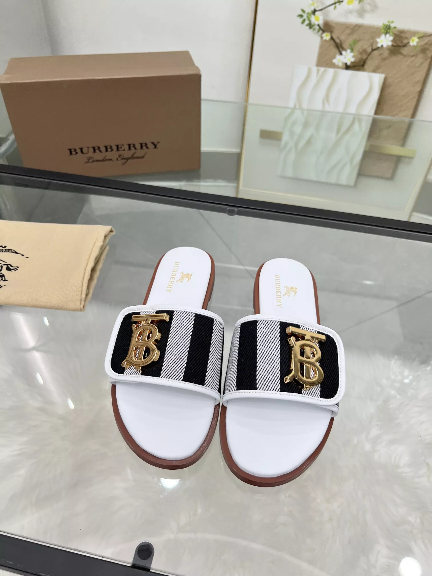 Timeless 9196 Burberry Slippers For Women