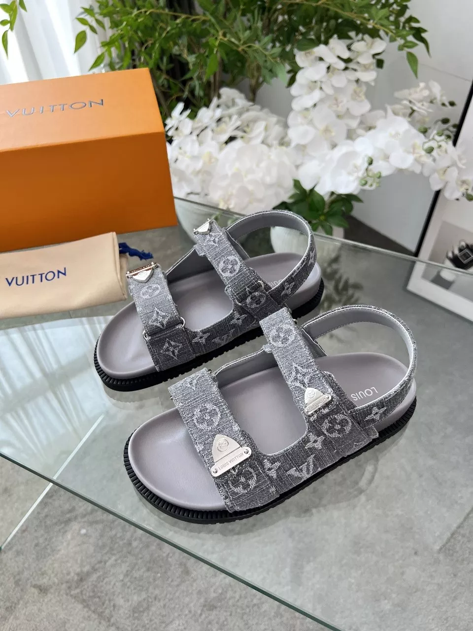 Timeless 9296 Louis Vuitton Sandal For Women