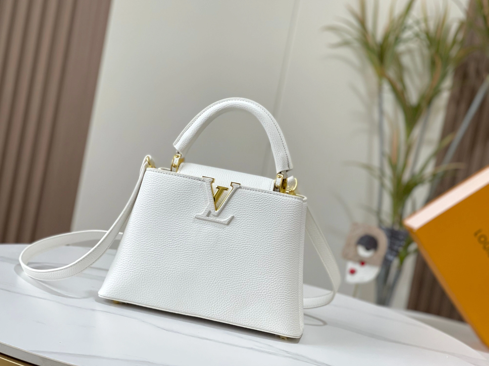 Timeless 9348 Louis Vuitton AAA Quality Messenger Bags For Women