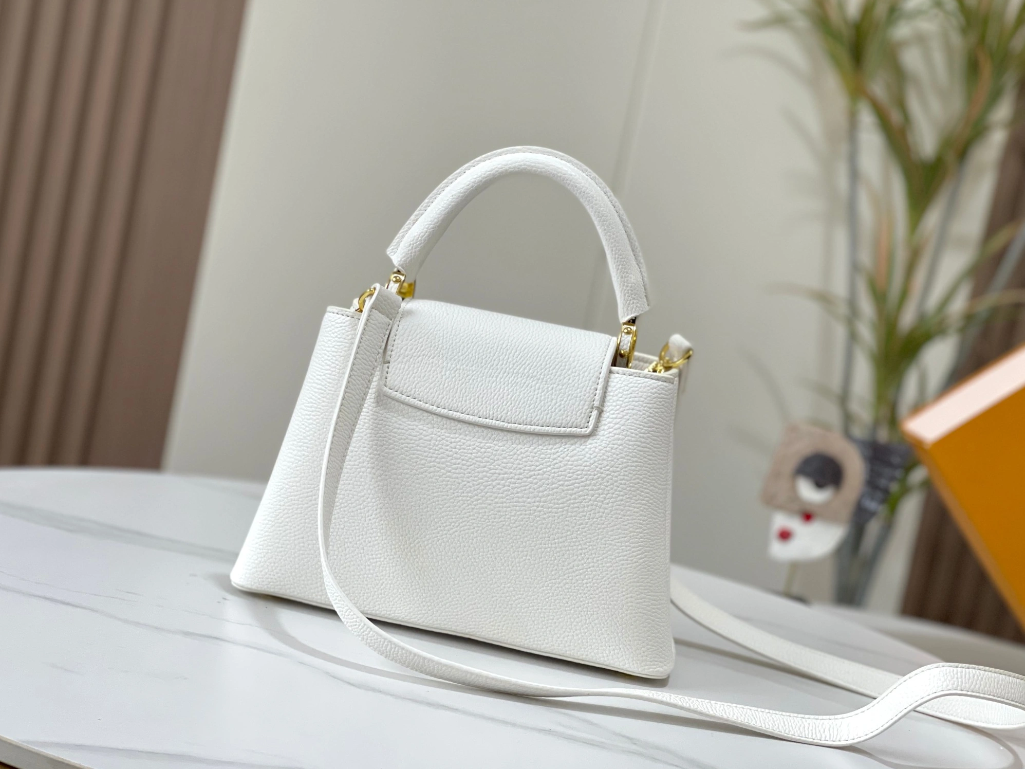 Timeless 9348 Louis Vuitton AAA Quality Messenger Bags For Women