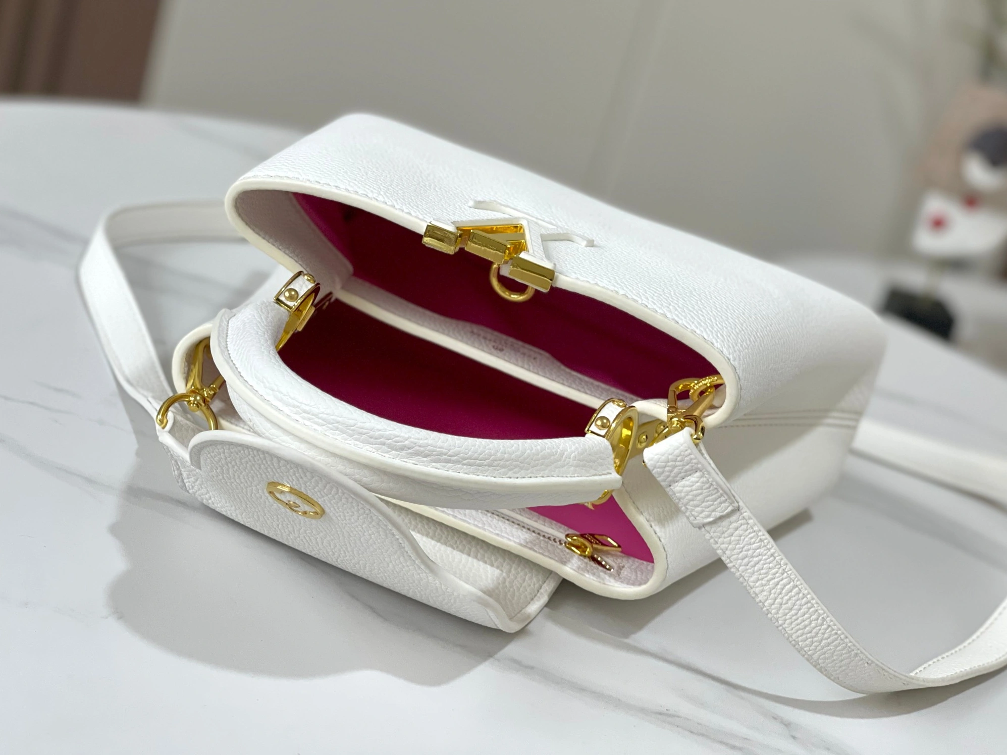 Timeless 9348 Louis Vuitton AAA Quality Messenger Bags For Women