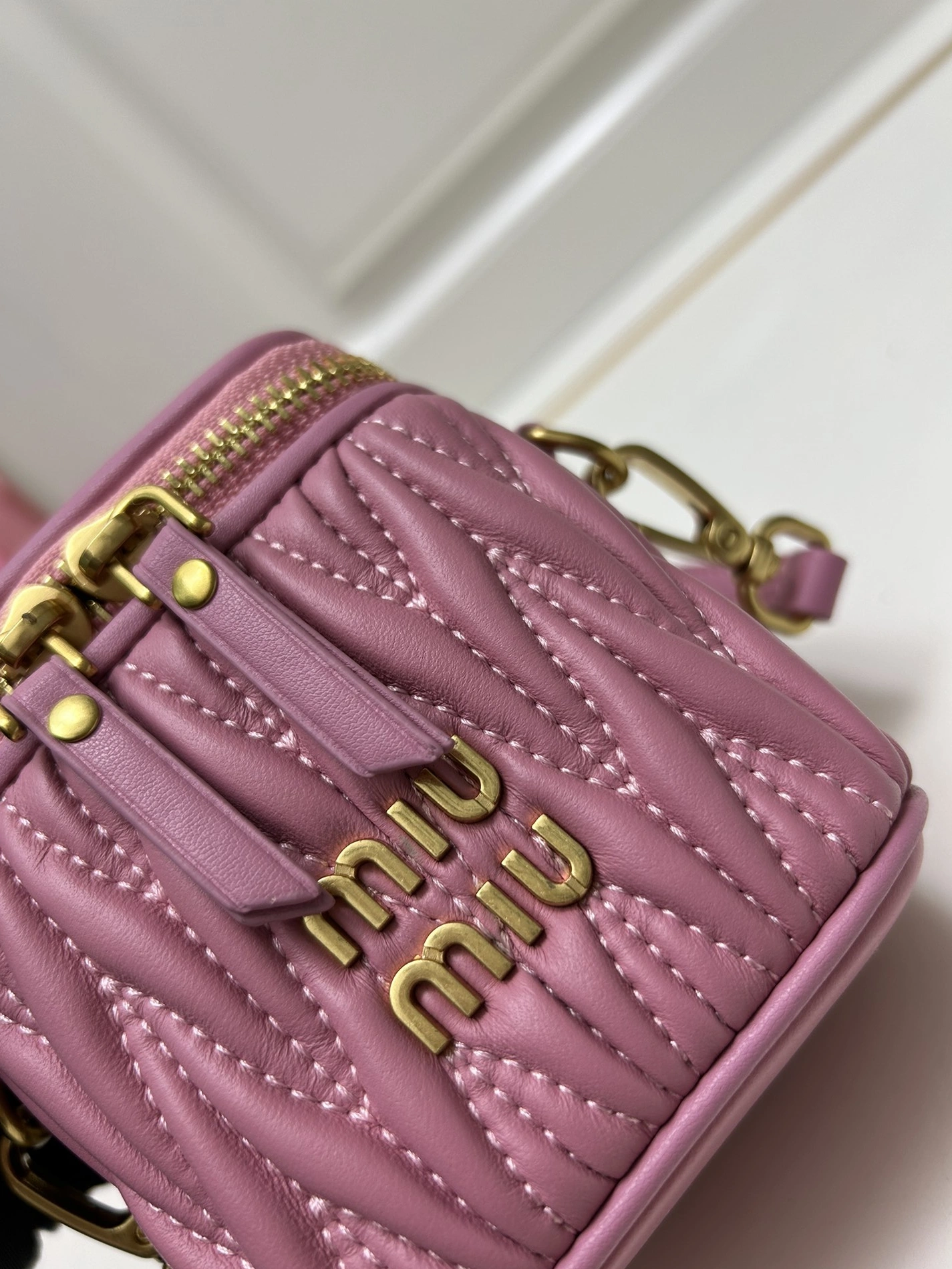 Timeless 9562 MIU MIU AAA Quality Messenger Bags For Women
