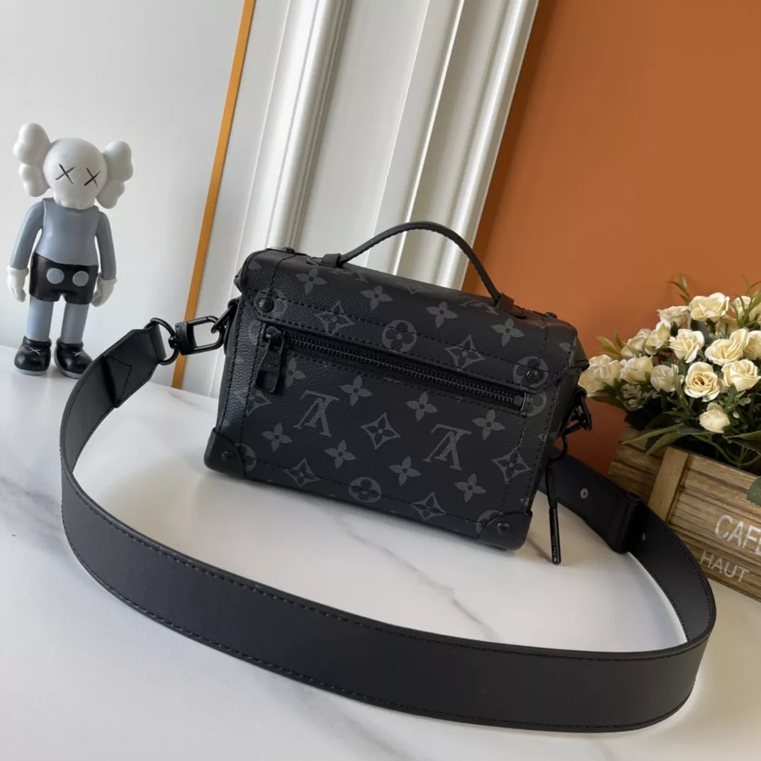 Timeless 9834 Louis Vuitton AAA Quality Messenger Bags For Unisex