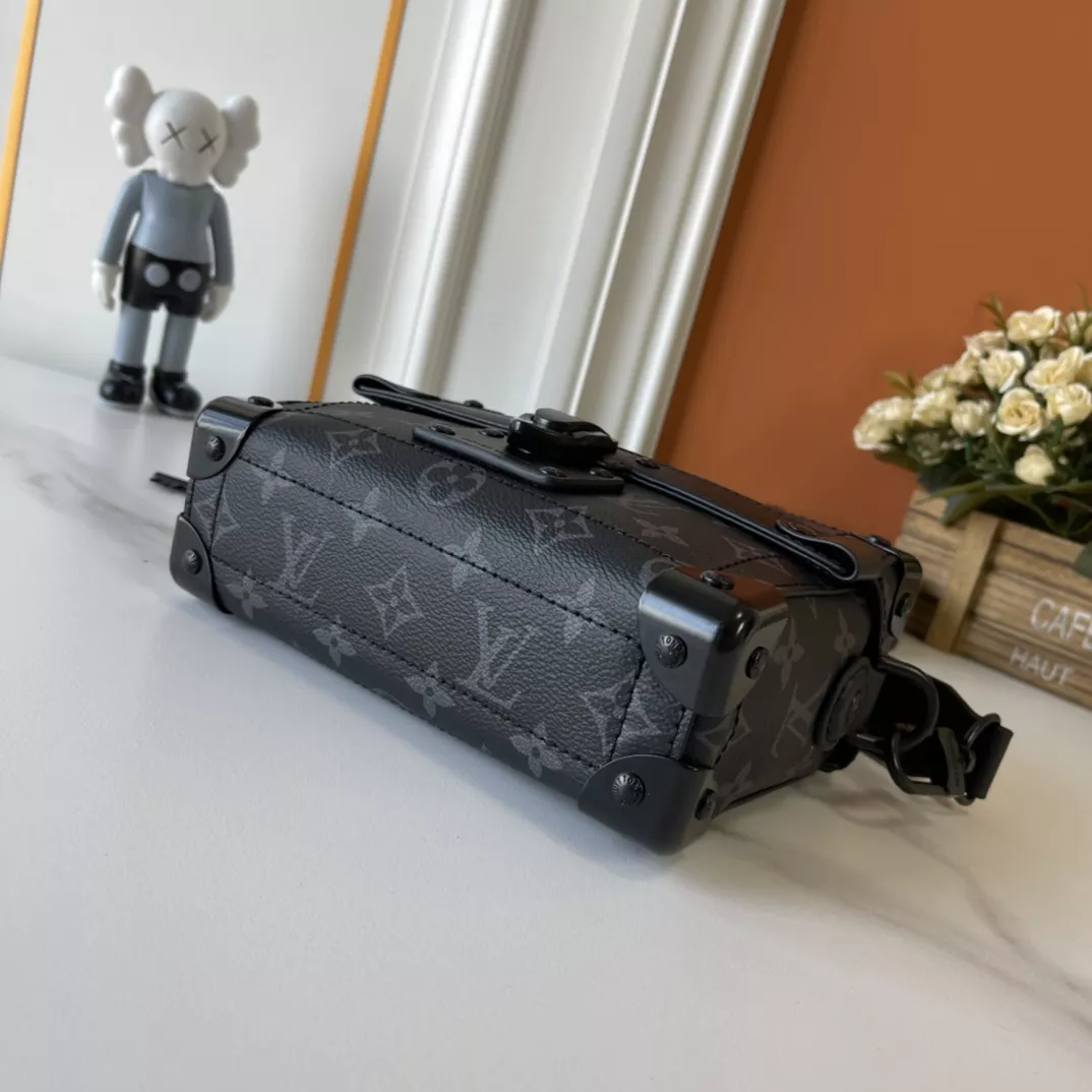 Timeless 9834 Louis Vuitton AAA Quality Messenger Bags For Unisex