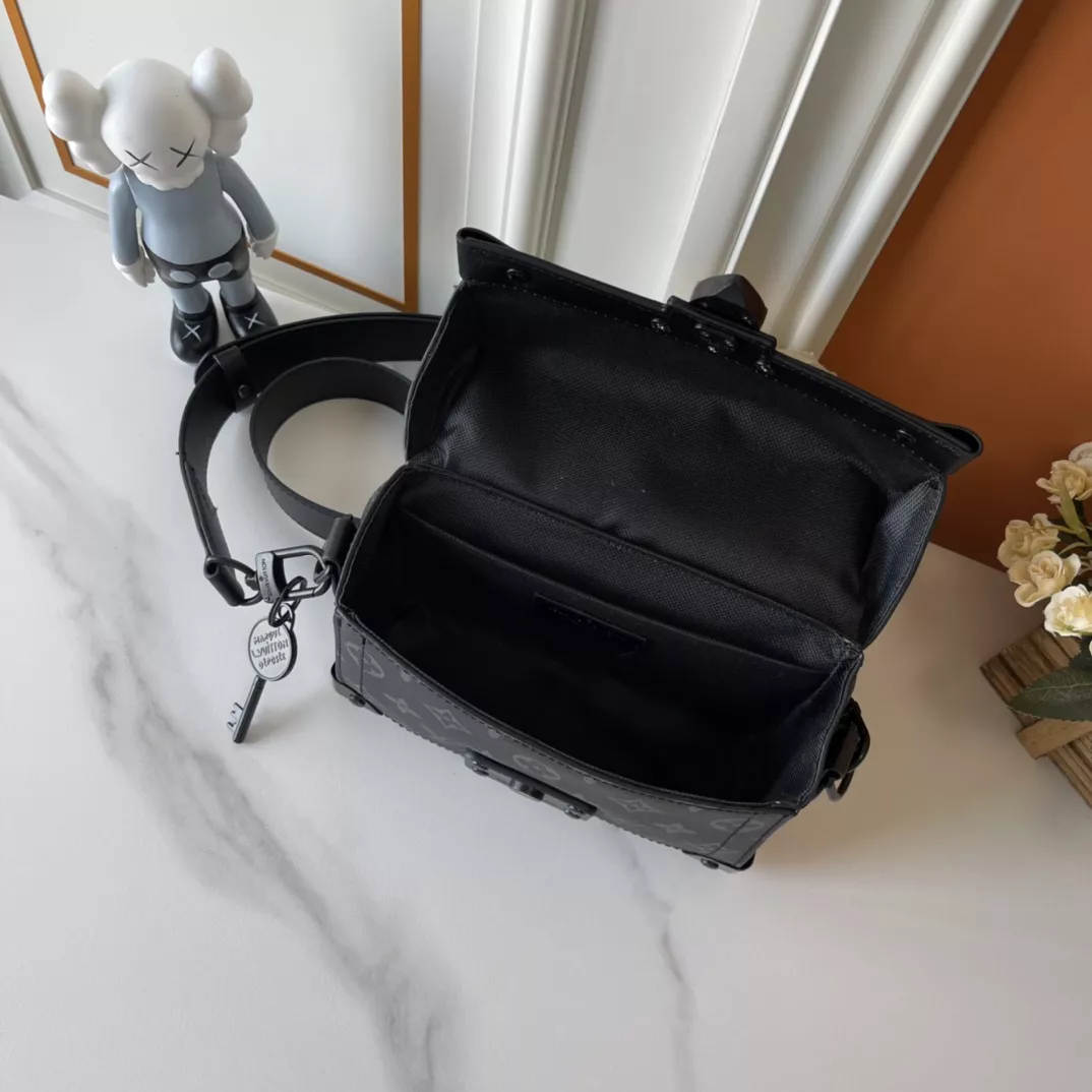 Timeless 9834 Louis Vuitton AAA Quality Messenger Bags For Unisex