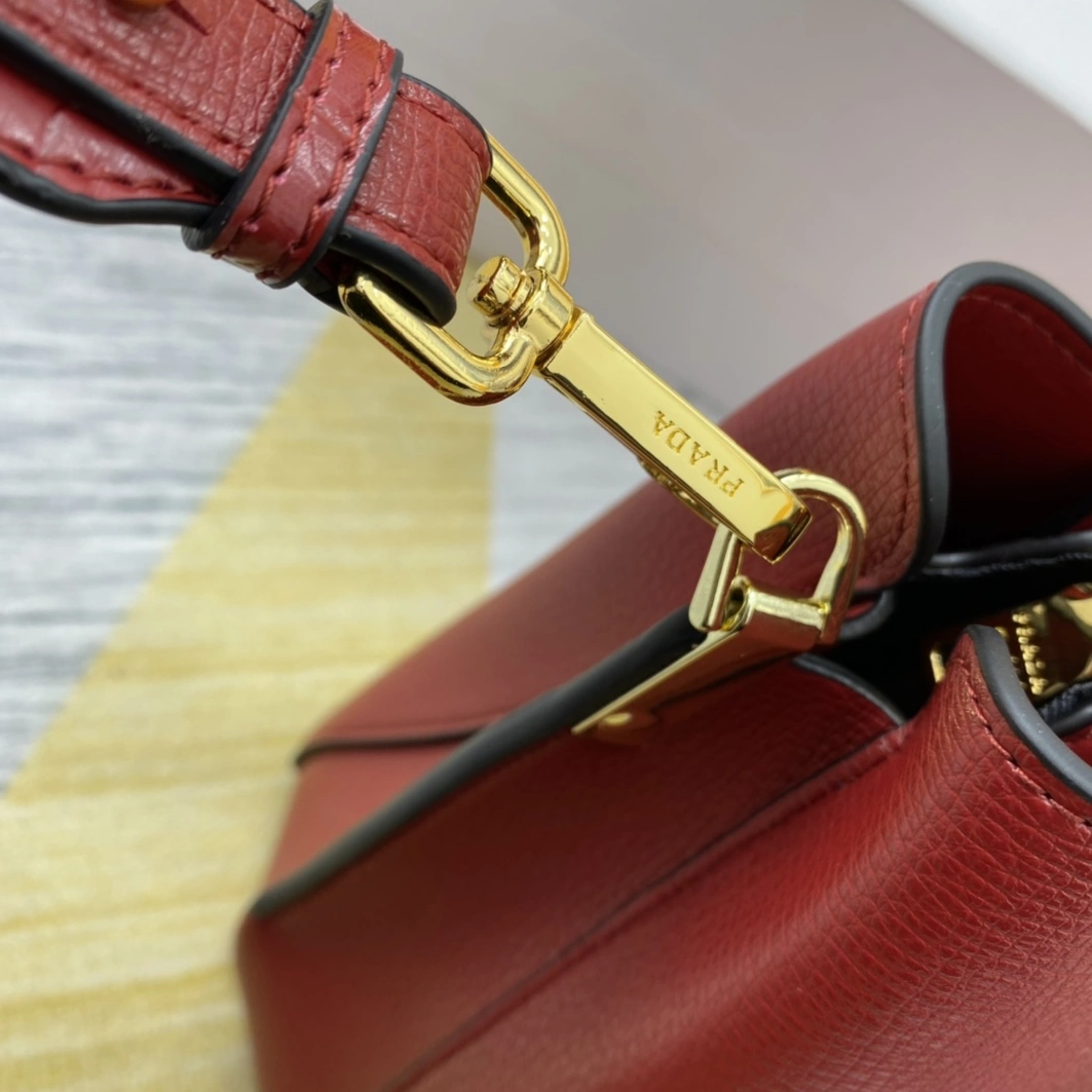 Timeless 997 Prada AAA Quality Handbags For Women